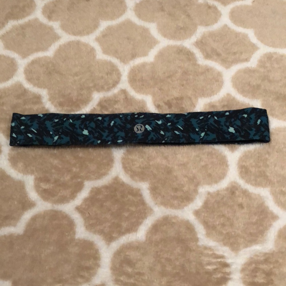 Lululemon patterned headband